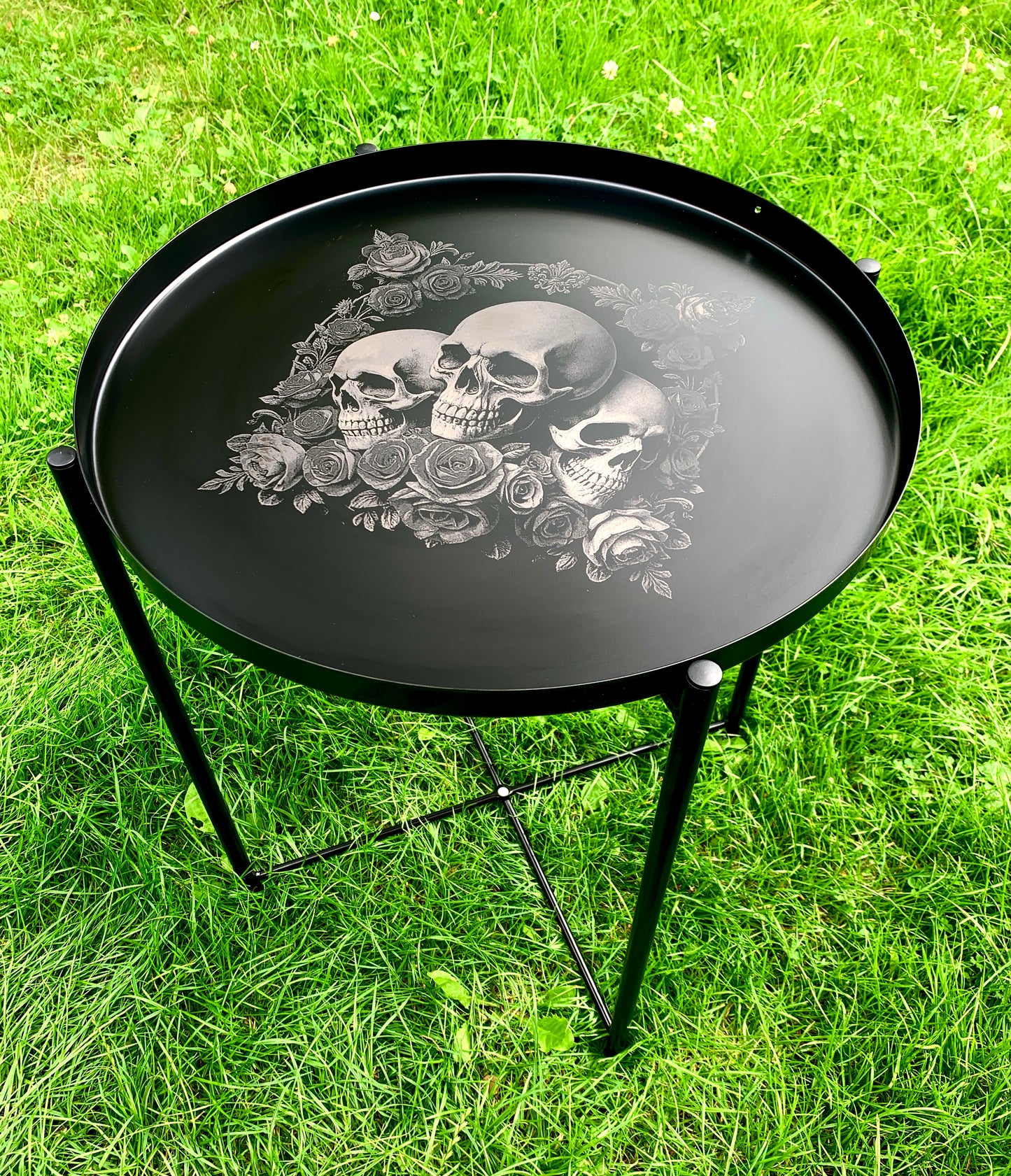 Deluxe Skull & Rose Black Metal Tray table