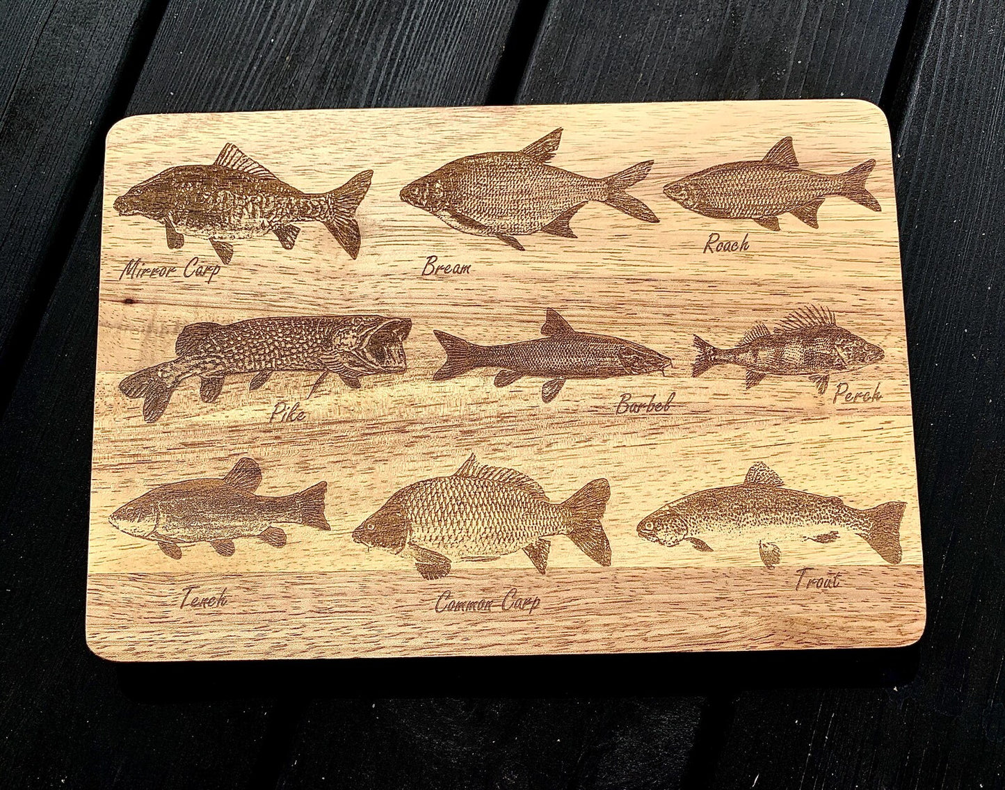 Fishing engraved wooden chopping board - Carp